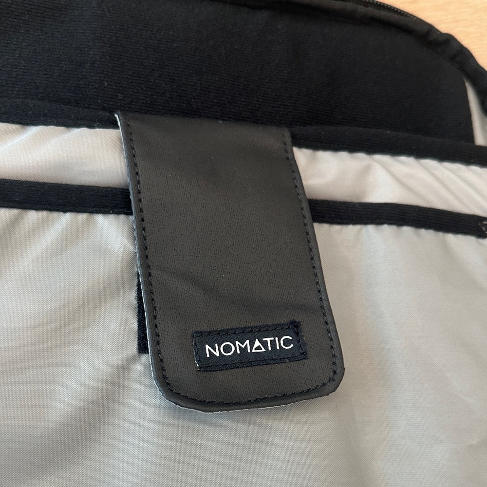 Nomatic Black Men's Travel Pack Backpack 20L Tech Techie Carry-On - Picture 8 of 10
